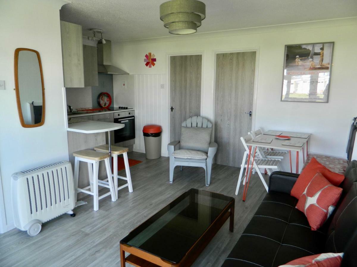 98 Hemsby Beach Holiday Lets, Bespoke Seaside Chalet Great Yarmouth Exterior photo